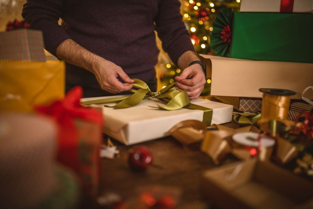 Giving the Gift of Parenthood: Why End-of-Year Is a Great Time to Donate Sperm